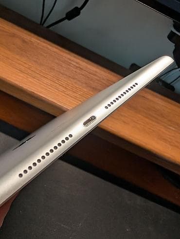 Планшет, Apple, 9" - 10", Wi-Fi, Б/у, Классический цвет - Серебристый — 4