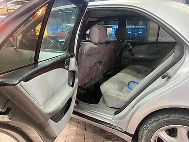 honda e: Mercedes-Benz E-Class: 1995 г., 2.2 л, Механика, Бензин, Седан — 9