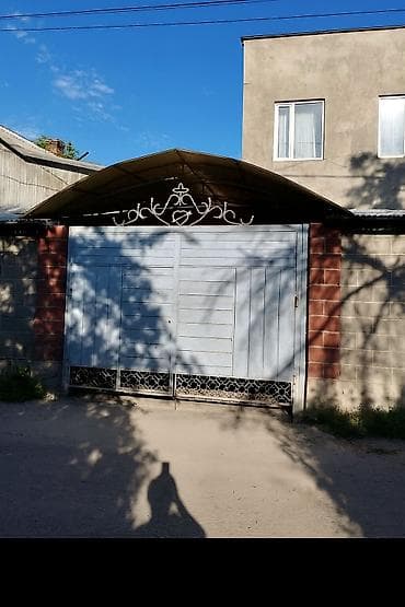 дом по советской: Продаю двухэтажный дом, (полдома, но с отдельными воротами и двором) — 2