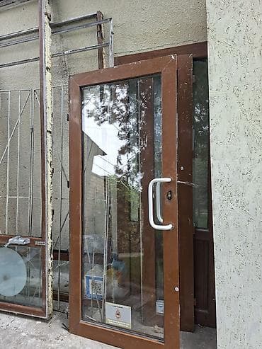 Пластиковые двери: Пластиковая дверь, Б/у, Со стеклом, Турецкая — 1