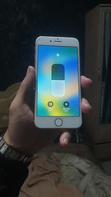 нерабочие телефоны: IPhone 8, Б/у, 256 ГБ, Золотой, Чехол, 78 % — 3