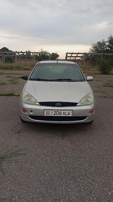 Ford Focus: 2002 г., 1.6 л, Кол менен иштөөчү, Бензин, Хетчбек — 1