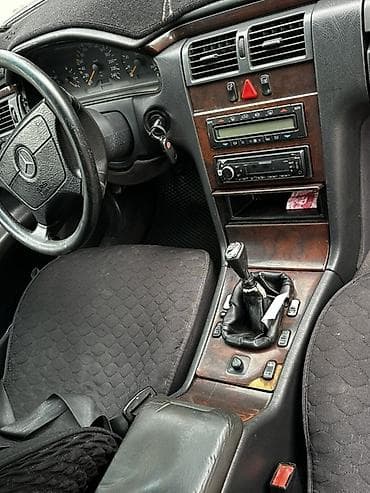 12 t: Mercedes-Benz E-Class: 1996 г., 2.3 л, Механика, Бензин, Седан — 5