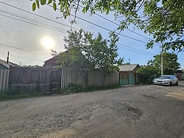 продаю дом ала тоо 3: Продам! Участок / Дом 8.5 сот.155.000 $ Район Ж.Жолу / Фучика, по ул — 1