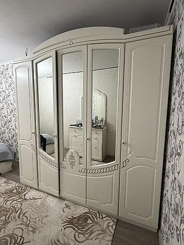 Спальный гарнитур в классическом стиле, оттенок айвори с декоративными — 1