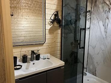 one room: Уютный барнхаус подходит для 10 человек Находимся в иссык куле — 6