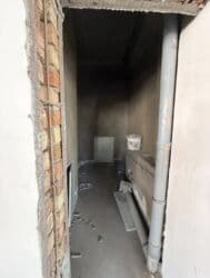 коммерческая недвижимость ош: Продаю Офис 160 м², Без ремонта, Без мебели, Многоэтажное здание, 1 этаж — 5