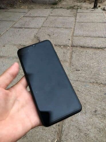 муздаткычтар мини: Смартфон с черным корпусом, оснащенный фронтальной камерой в — 1