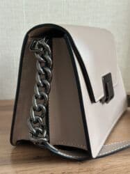 сумка клатч б у: Сумка кожаная. Пудровый оттенок. Внутри два отделения и два кармашика — 5