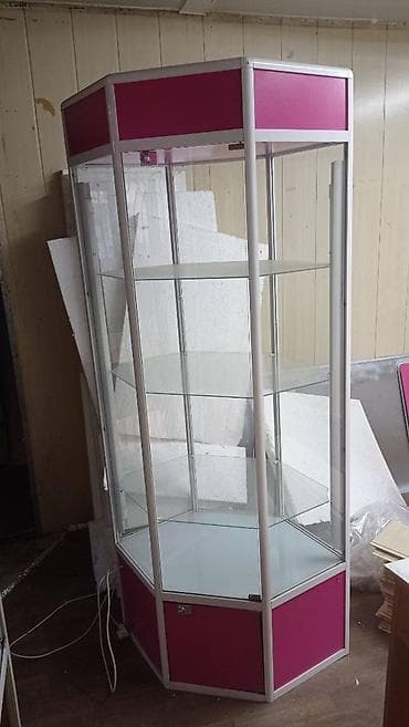 Рекламное оборудование: Витрины - 2 штуки б/у, состояние очень хорошее, есть рабочая — 4