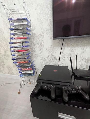 PlayStation 4 Pro 1TB + 2 джойстика + Топ Игры (Не шумит, идеал)