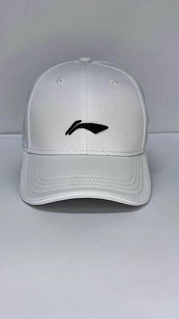 реклама футболки: Бейсболка с вышивкой логотипа - Классическая форма с изогнутым — 2