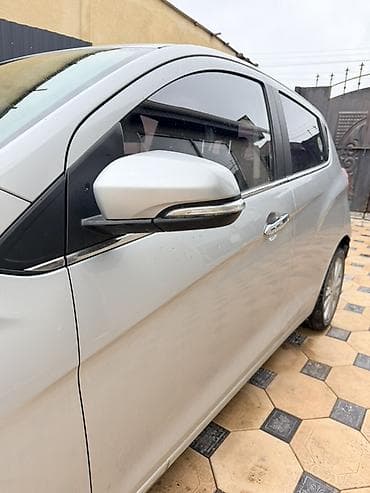 lada 2105: Chevrolet Spark: 2017 г., 1 л, Автомат, Бензин, Хэтчбэк — 7