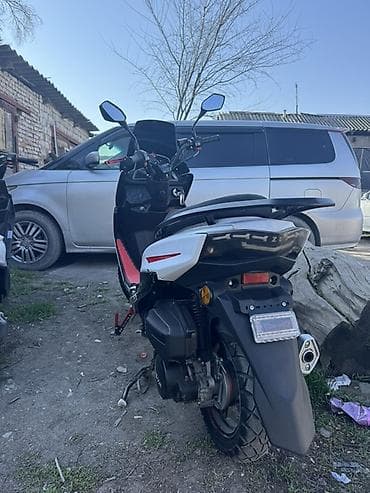 амартизатор мотоцикула: Скутер/максискутер городской, белый с черными элементами Основные — 6