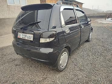 ош бишкек гигант: Городской хэтчбек компакт-класса, 5 дверей, золотистый цвет кузова — 3