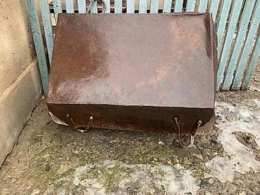 мато пила: Железный стол на заднем фоне, 2 листа железа, 2 пилы (СССР), корыто — 4