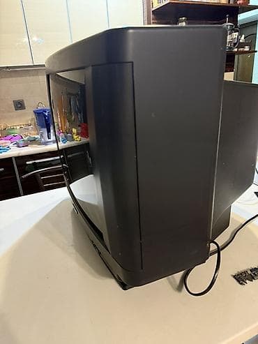 Телевизор Samsung (кинескопный, CRT). Покупался давно, зато оригинал — 3