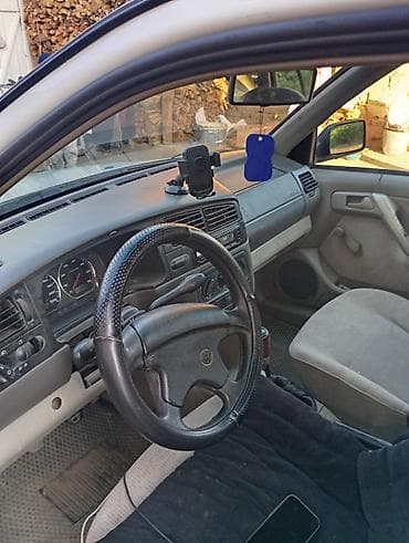 Volkswagen Vento: 1997 г., 1.8 л, Седан — 6