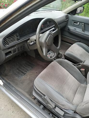 авто сатылат: Mazda 626: 1988 г., 2 л, Кол менен иштөөчү, Бензин, Хетчбек — 8