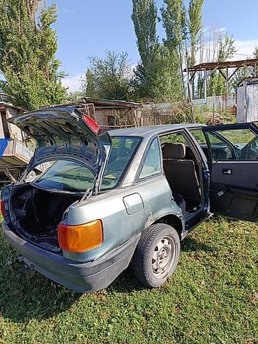 Audi 80: 1988 г., 1.8 л, Механика, Бензин, Седан — 2