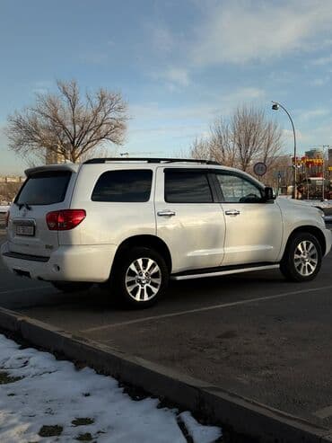 семейный авто: Toyota Sequoia: 2010 г., Автомат, Бензин, Внедорожник — 5