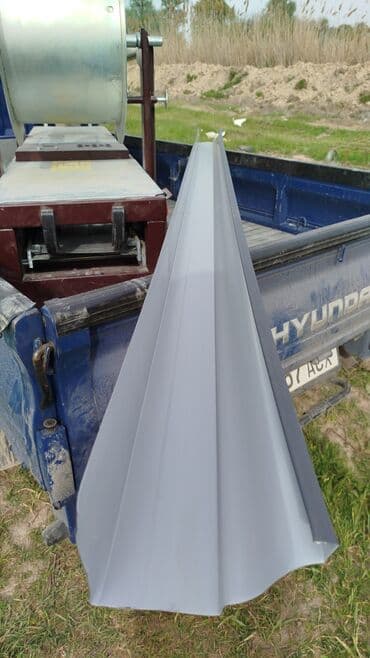 Желоба. отливы. слив. жолоб. отлив . тунике фон. чоро