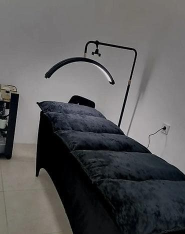 Сдаю в аренду кушетку для бьюти‑процедур с изогнутой лампой адрес