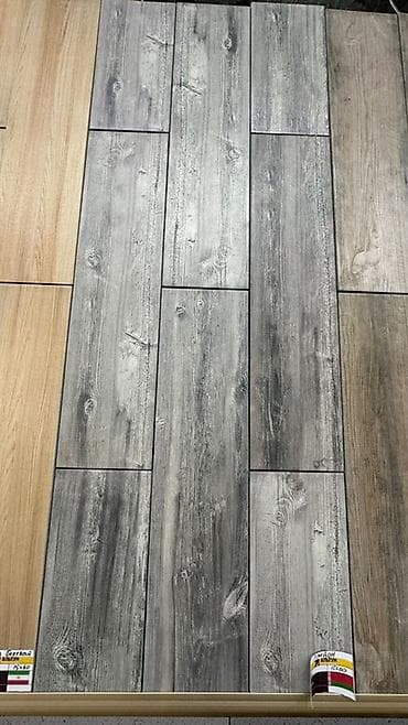 Ламинат под дерево, серо-графитовая палитра с выраженной текстурой