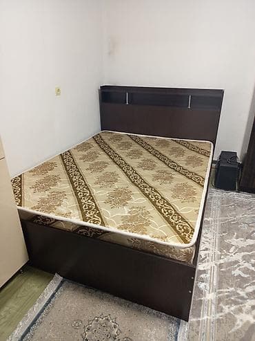 Двуспальная кровать с высоким изголовьем + матрас. Характеристики: -