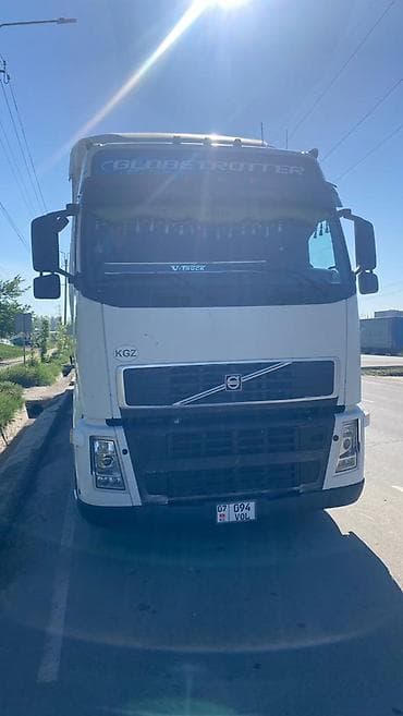 audi a4 2004: Тягач, Volvo, 2005 г., Тентованный — 1