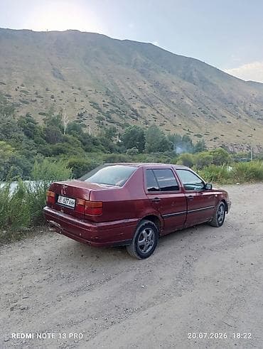 Volkswagen Vento: 1993 г., 1.8 л, Механика, Газ, Седан — 1