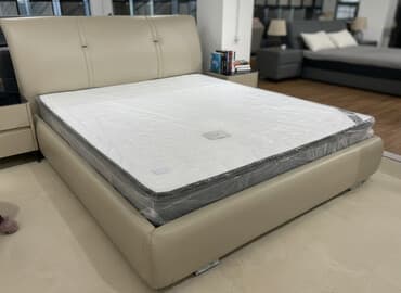 борты на кровать: Двуспальная кровать, С мягким изголовьем, длина - 200 см — 1