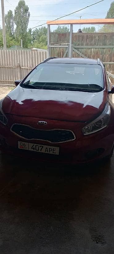 Kia Ceed: 2014 г., 1.6 л, Механика, Бензин, Универсал — 4