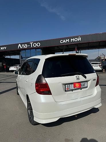 Honda Fit: 2006 г., 1.3 л, Автомат, Бензин, Хэтчбэк