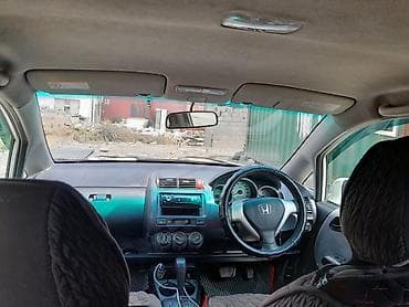 Продажа авто: Honda Fit: 2002 г., Автомат, Хэтчбэк — 5