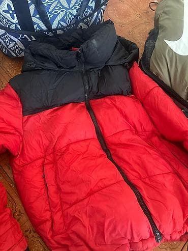 Утеплённая куртка-пуховик для зимы/межсезонья. - Цвет: красный с at lalafo.kg Утеплённая куртка-пуховик для зимы/межсезонья. - Цвет: красный с