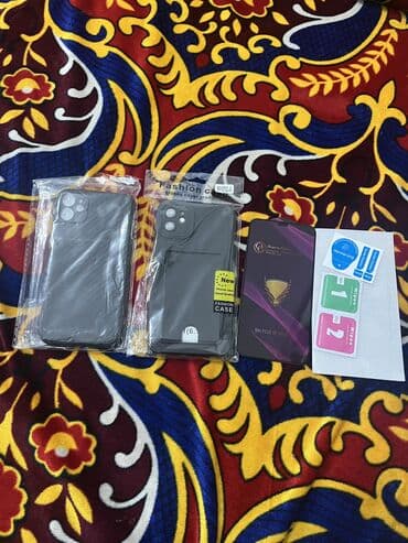 Продаю чехлы айфон 11 2штук защитное стекло дорогое все за 350сом