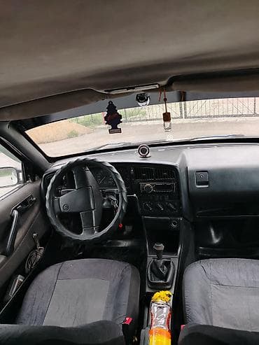 форь: Volkswagen Passat: 1990 г., Бензин, Седан — 6