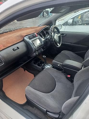 range rover 2002: Honda Fit: 2003 г., 1.3 л, Вариатор, Бензин, Хэтчбэк — 7