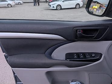 Продажа авто: Toyota Highlander: 2018 г., Кроссовер — 8