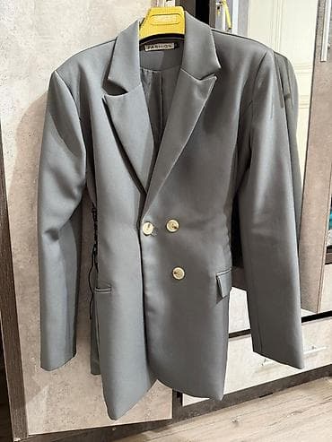 зелёный пиджак: Женские удлинённые пиджаки Состояние хорошее Вариант 1: серый — 1