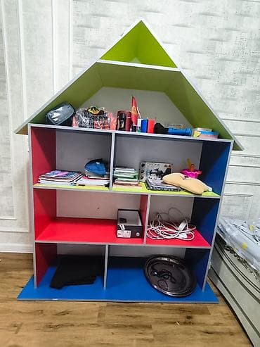 стол ученический детский: Детские мебели: стол и стеллаж-домик На фото б/у сост не очень стол а — 2