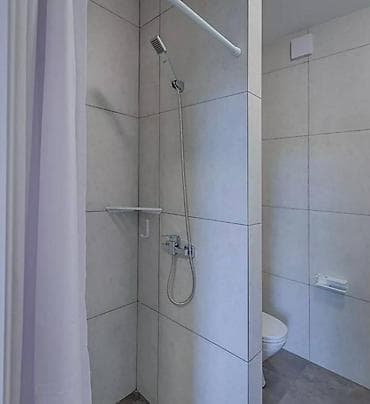 4 комнат: + Студия с современной отделкой и мебелью - Планировка: единое — 5