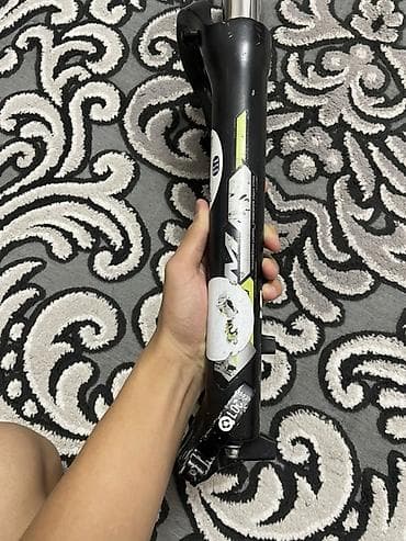 sunto: Амортизационная вилка SR Suntour XCM (надпись SR SUNTOUR на короне — 5