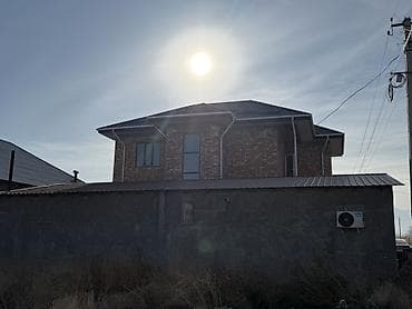 двухэтажные дома: Продается кирпичный двухэтажный дом с участком и капитальным — 2