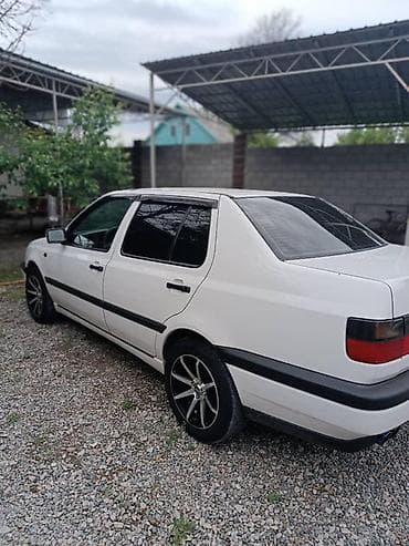 Volkswagen Vento: 1997 г., 2 л, Механика, Бензин, Седан