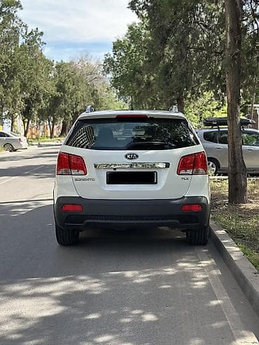 Kia Sorento: 2011 г., 2 л, Автомат, Дизель, Кроссовер — 4