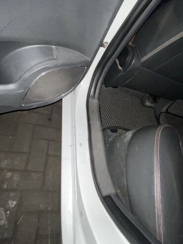 Ковролин: BYD E5: 2019 г., Электромобиль — 8