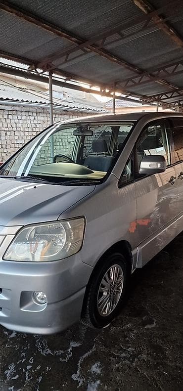 Toyota Noah: 2003 г., Автомат, Бензин, Минивэн