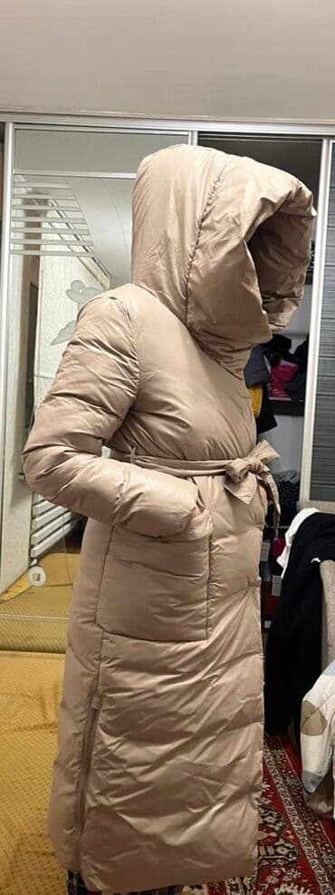 кыргызское национальное платье: Продаю зимнюю куртку, длина ниже колена размер L, бежевого цвета, цена — 2